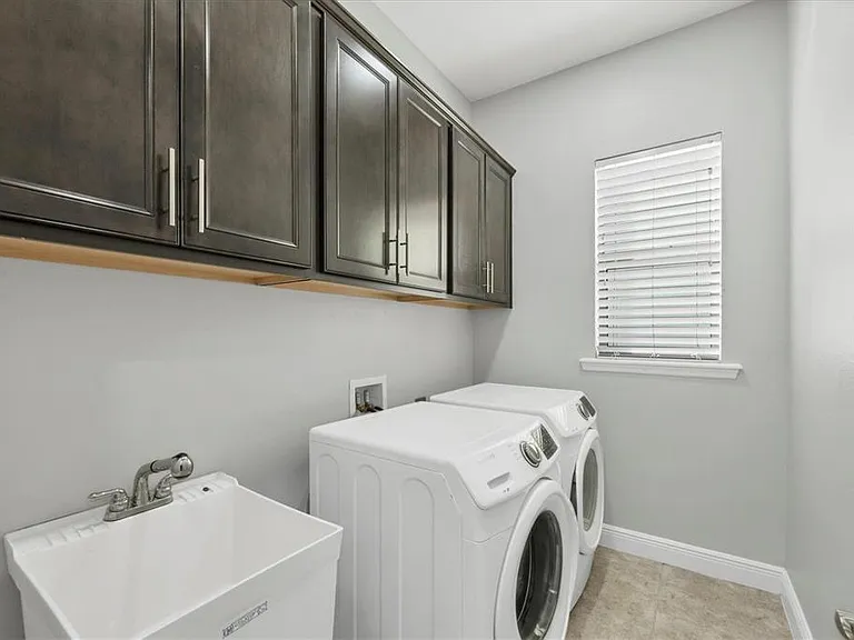 6104 Champions Row St — Photo 31