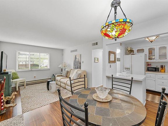 3rd image of 10083 Sakura Dr APT A
