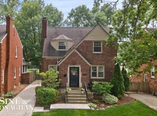 1729 Hampton Rd, Grosse Pointe Woods, MI 48236