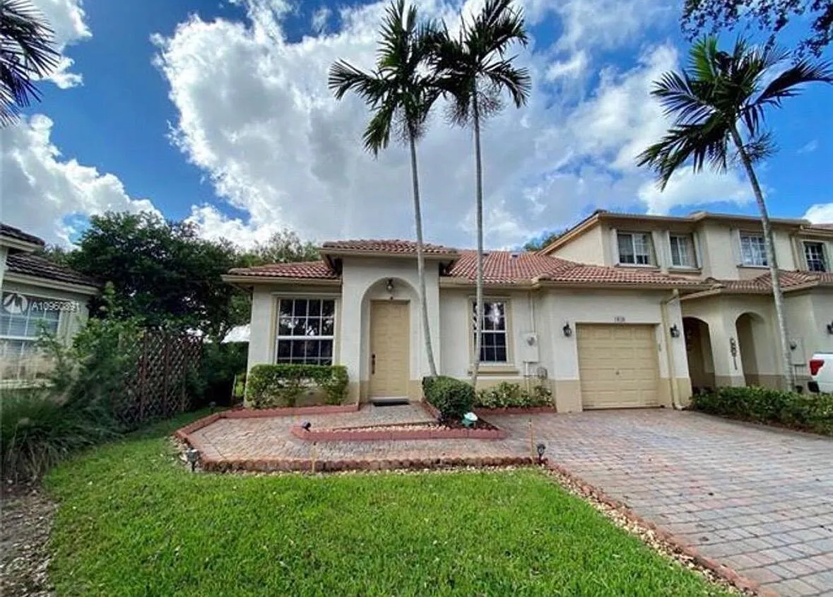 3 bed, 2.0 bath, 1348 sqft, $3,600 — Photo 1