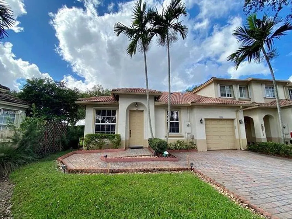 1828 NW 79th Way
