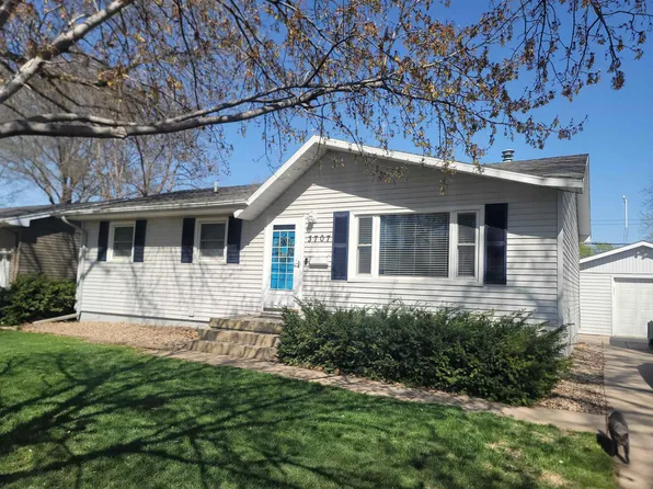 3707 L Ave, Kearney, NE 68847