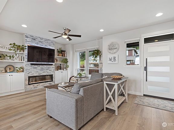 3rd image of 801 Blackstone Court