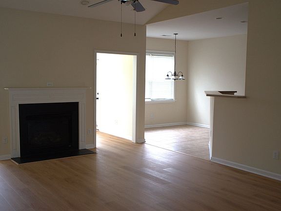 4th image of 105 Hanging Moss Ln