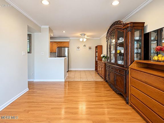 5th image of 733 Snowdrop Ct