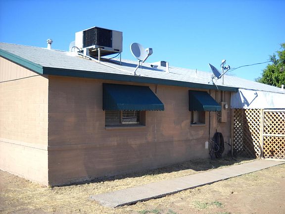 3rd image of 2301 E Larkspur Dr