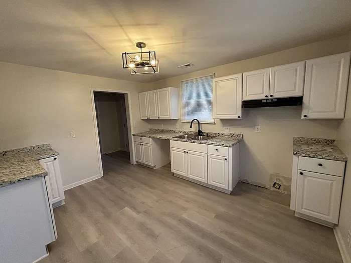 3 bed, 1.5 bath, 2227 sqft, $1,795 — Photo 3