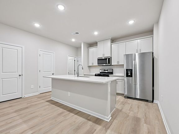 4th image of 726 Chandler Stone Dr