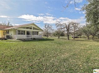 53 Twin Lake Cir, Victoria, TX 77905