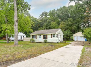 14664 154th Ave, Grand Haven, MI 49417