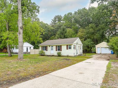 14664 154th Ave, Grand Haven, MI, 49417