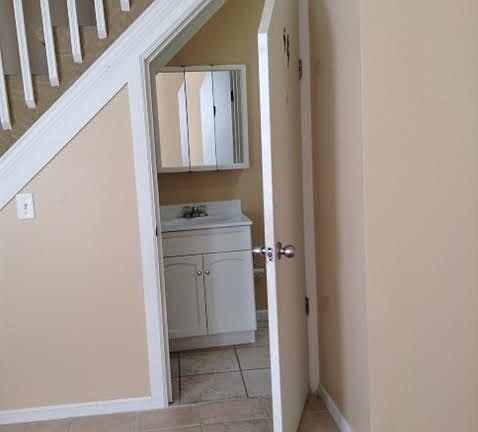 1st Floor bathroom entry