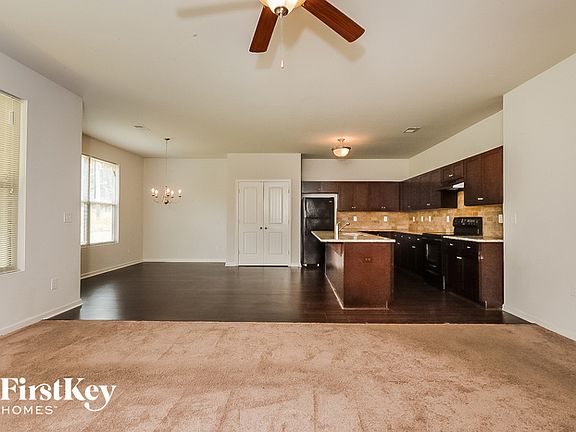3rd image of 126 Daisy Cir