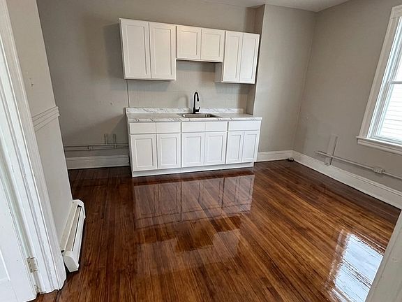 4th image of 338 Jefferson St #B3