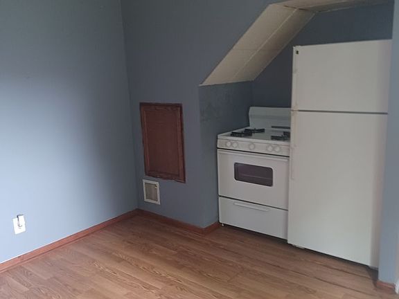 4th image of 311 Elm St