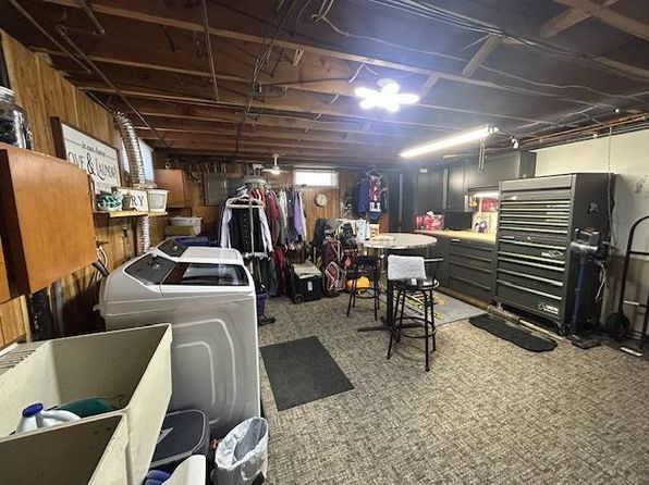 221 1st St E, Bottineau, ND 58318