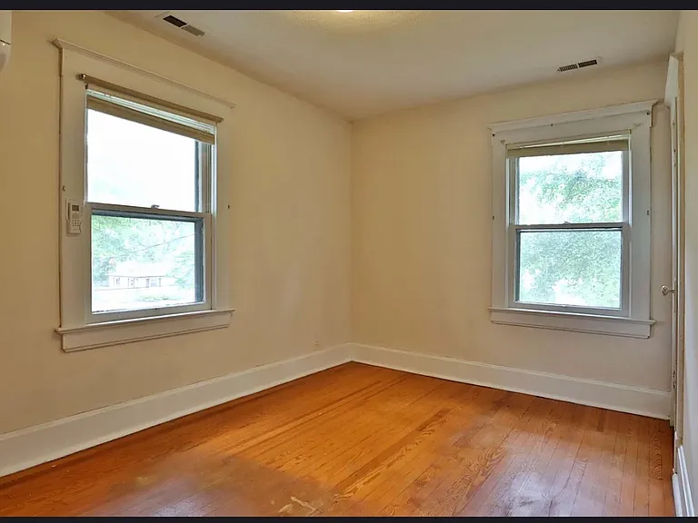 317 E Glenwood St — Photo 15