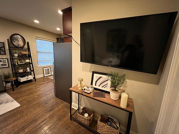 2nd image of 4024 N Ashland Ave APT 104