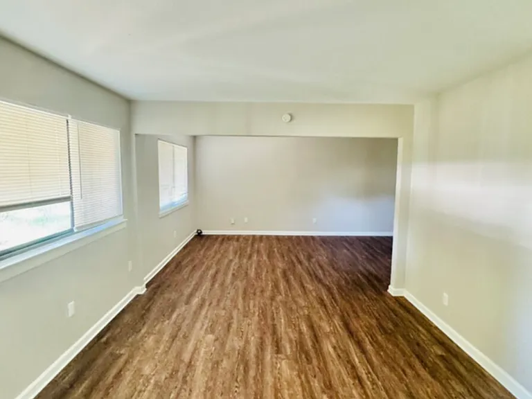 816 Lakeside Dr — Photo 5