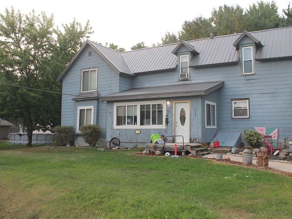 1st image of 705 E Dubuque St