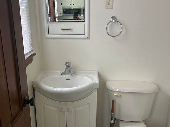 3rd image of 717 Fairwood Dr APT 4