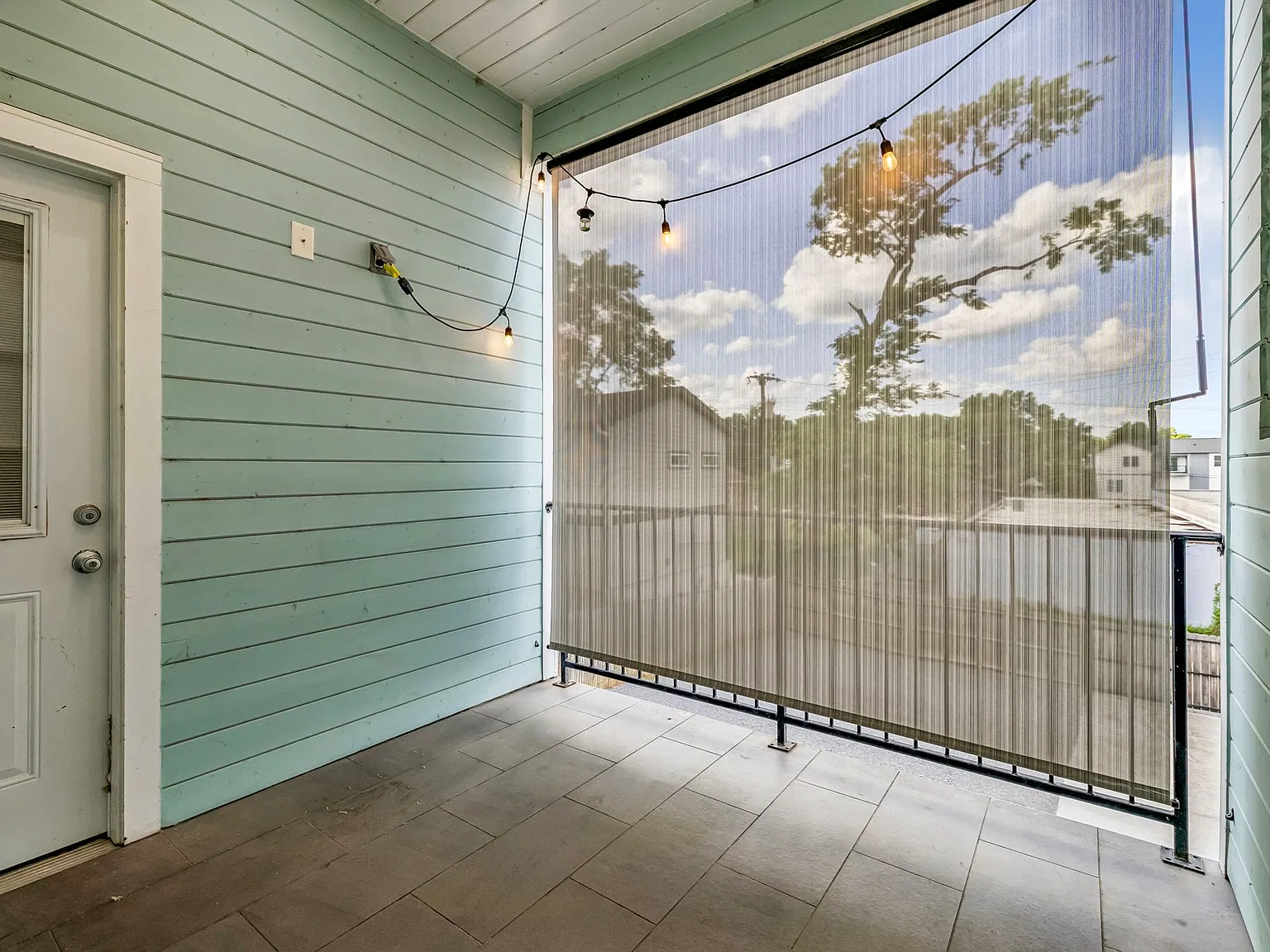 1 bed, 2.0 bath, 1089 sqft, $1,950 — Photo 4