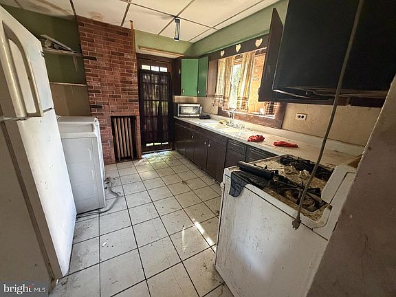 3rd image of 114 S 5th St