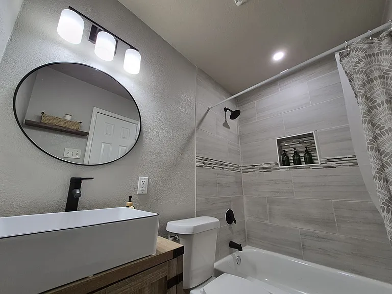 Hillwood Dr — Photo 25