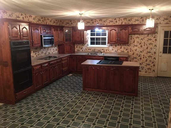 3rd image of 9900 Breeze Hill Dr