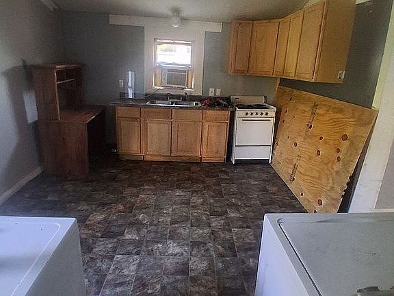 3rd image of 428 S Central St