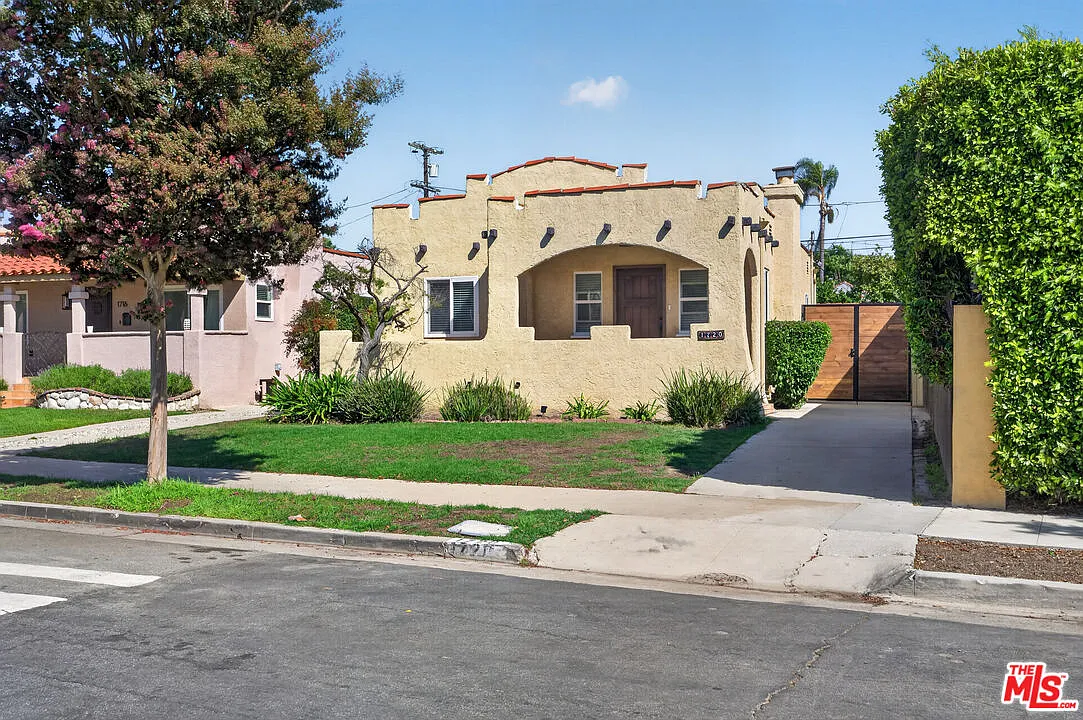 2 bed, 1.5 bath, 1014 sqft, $5,400 — Photo 1