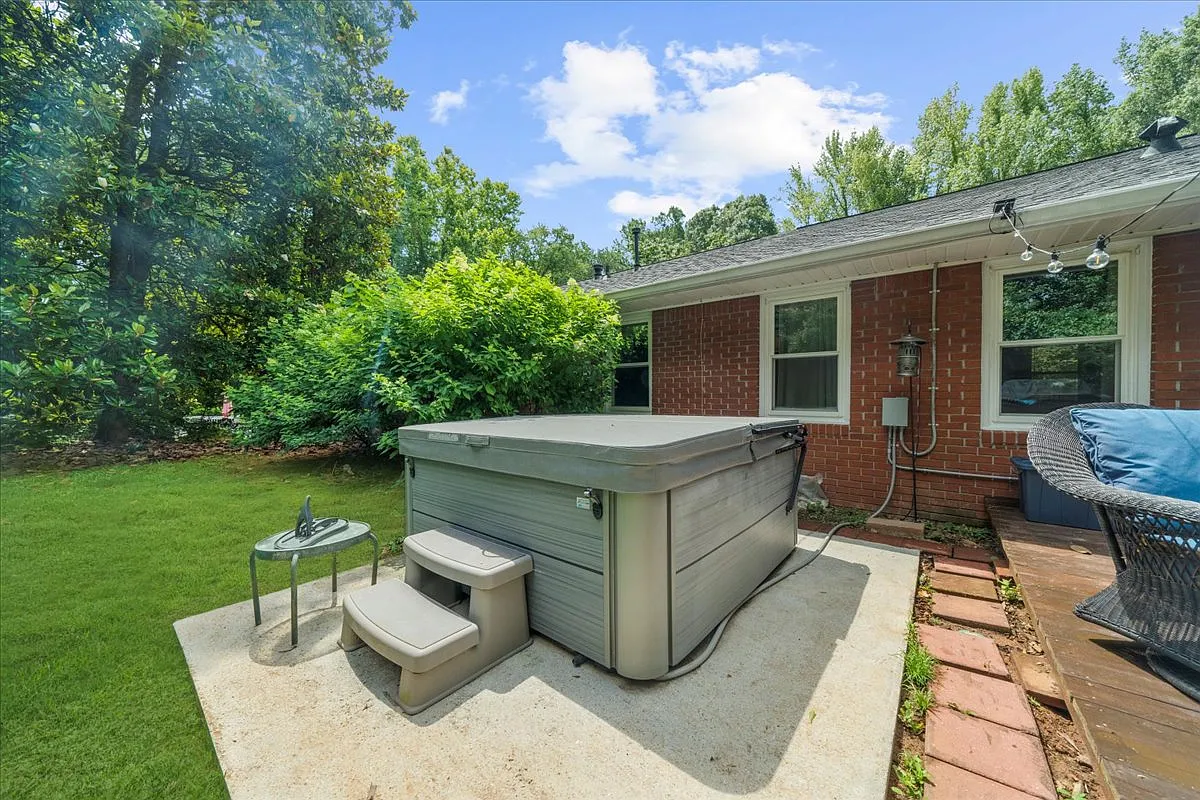 3 bed, 2.5 bath, 1632 sqft, $6,500 — Photo 4