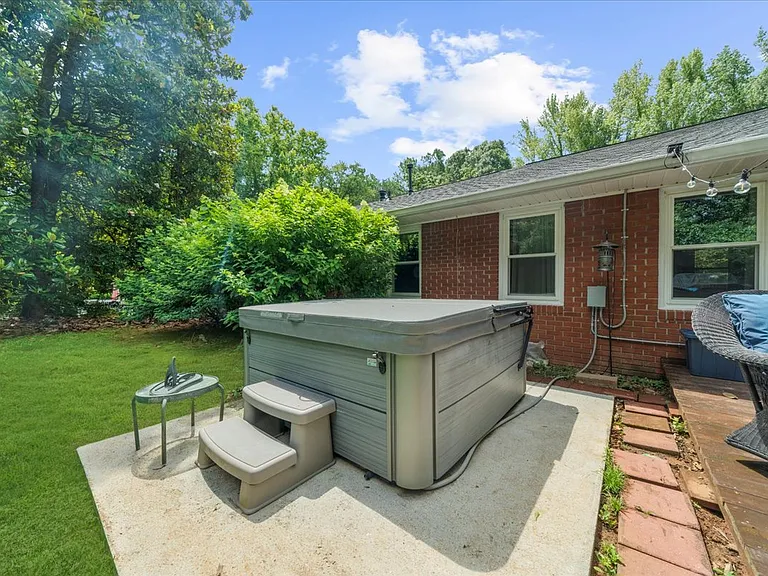 852 Benson Hurst Dr SW — Photo 4