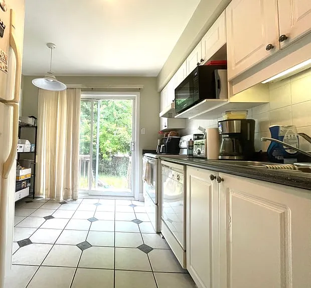 242 Windhurst Dr — Photo 3