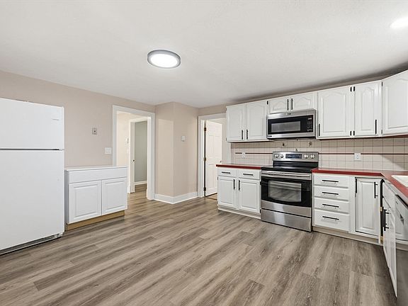 4th image of 18 Fuller Ave