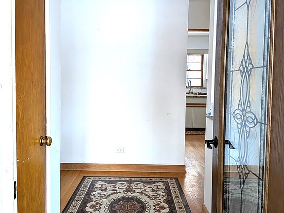 2nd image of 0S670 Summit Ave