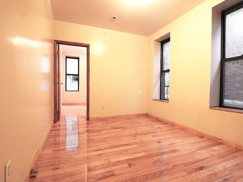 1st image of 154 Grand St APT 3