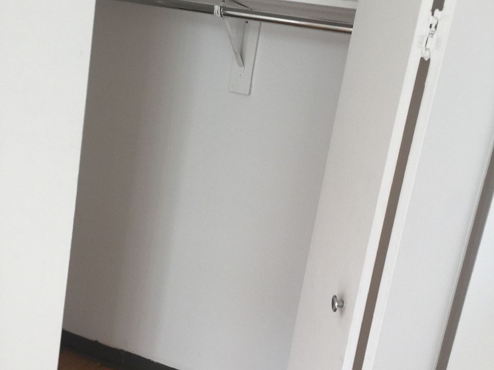 2nd image of 257 Valentine Ln APT 2J