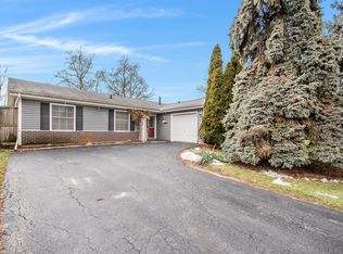 205 Lafayette Dr, Bolingbrook, IL 60440