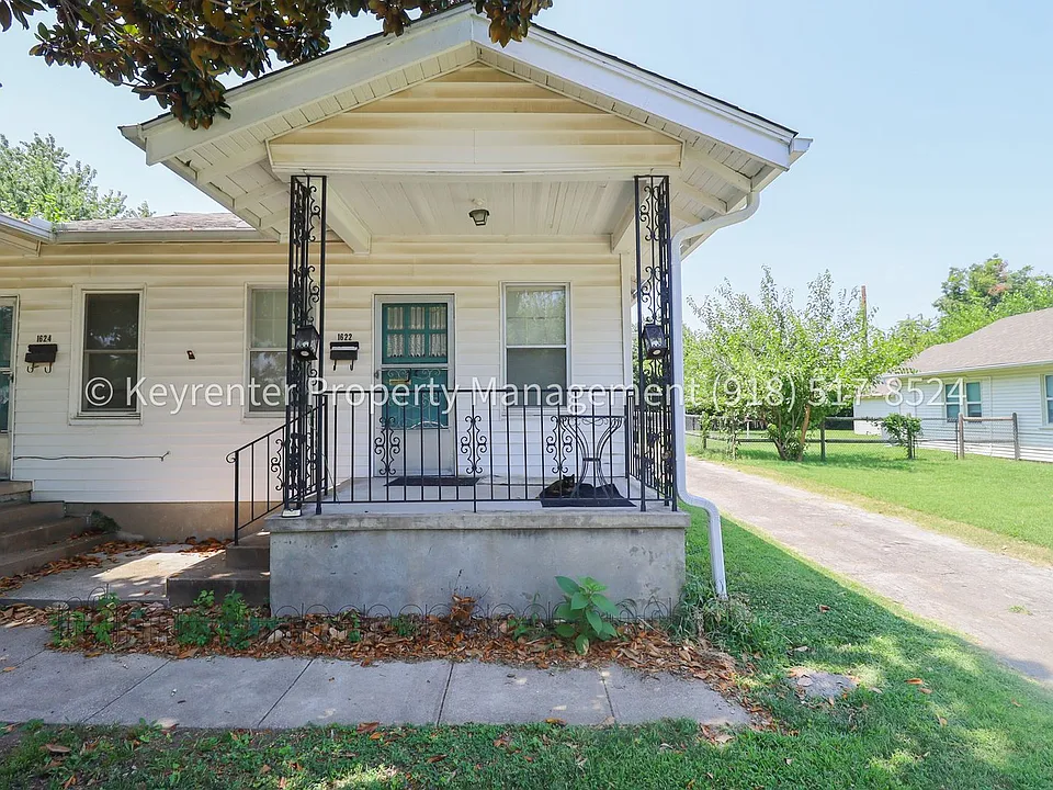 1622 S Indianapolis Ave