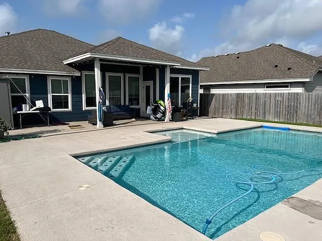 1538 Oak Hill Dr — Photo 2