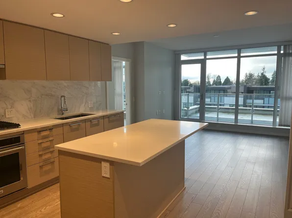 6700 Dunblane Ave #402, Burnaby, BC V5H 0J3