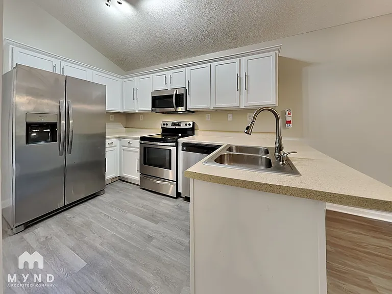 93 Deidre Ct — Photo 3