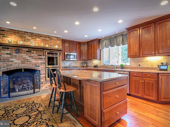 3rd image of 11218 Sweetwood Ln
