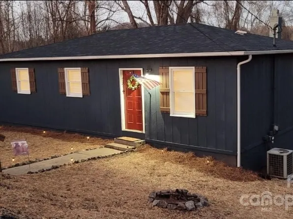 302 Carolina Dr NE, Lenoir, NC 28645