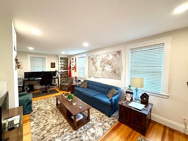 3 bed, 1.0 bath, 1250 sqft, $3,300 — Photo 3