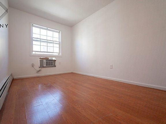 2nd image of 167 Hart St #8