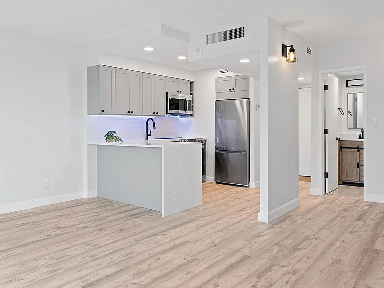 2900 NE 30th St #5D — Photo 3