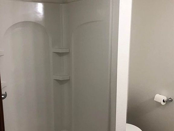 5th image of 301 Jewel Dr #123