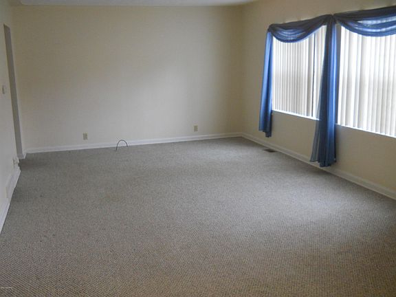 2nd image of 903 E Fairplains St